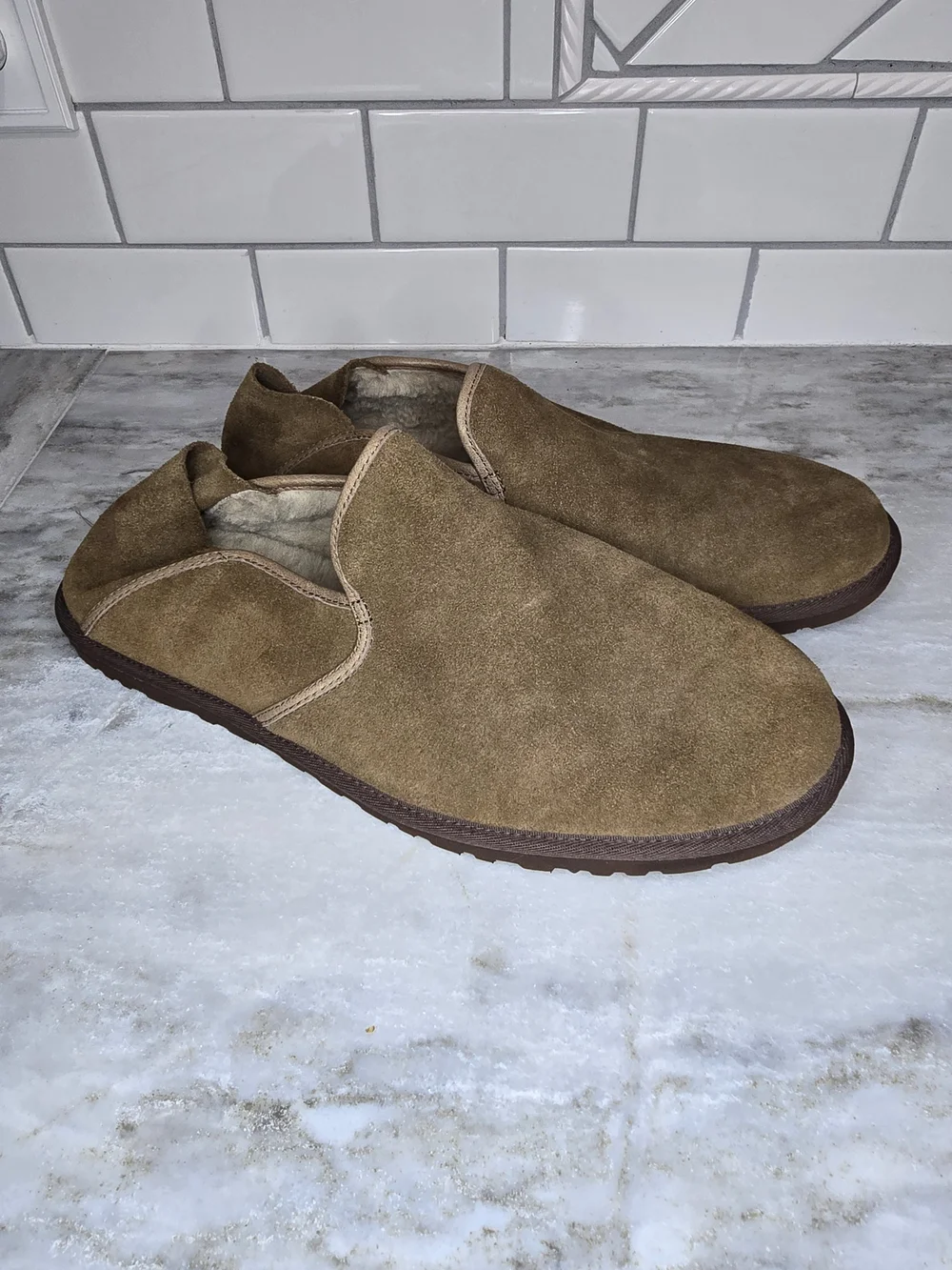UGG Scuff Slippers Men's Size 13 Chestnut Suede Sheepskin NWOT